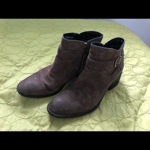 Born Taupe Leather Ankle Boot - 9M